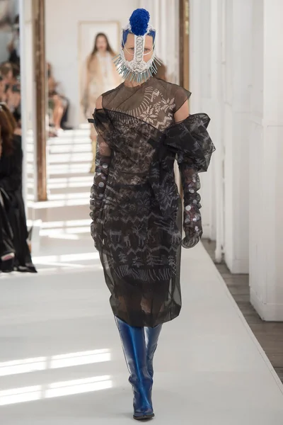 Look 19